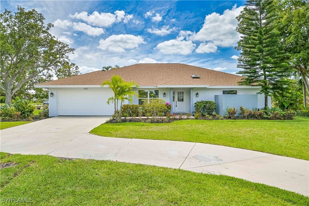 28211 Winthrop Cir in Bonita Springs, FL - Building Photo