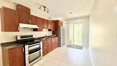 2 Wharfside Ln in Toronto, ON - Building Photo - Building Photo