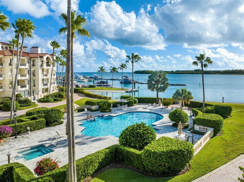 2514 Fisher Island Dr, Unit 6104 in Miami Beach, FL - Building Photo