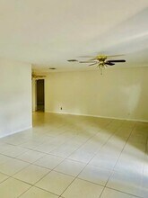 931 Hibiscus Dr in Royal Palm Beach, FL - Building Photo - Building Photo