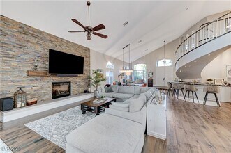 10543 San Palatina St in Las Vegas, NV - Building Photo - Building Photo