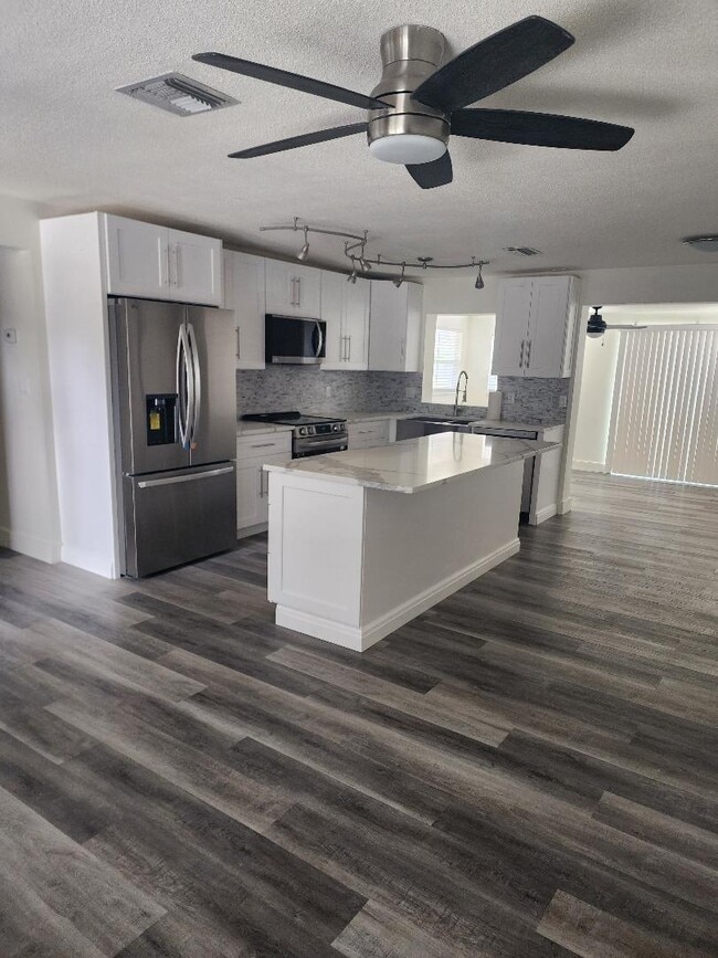 1703 Marina Terrace in North Fort Myers, FL - Building Photo - Building Photo