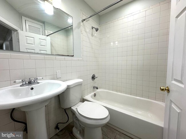 23 Lily St in Trenton, NJ - Building Photo - Building Photo