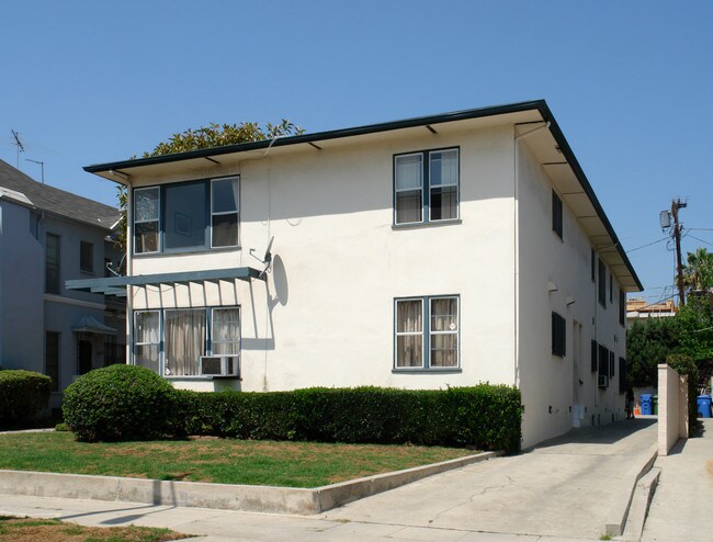 425-427 S Hamel Rd in Los Angeles, CA - Building Photo - Building Photo