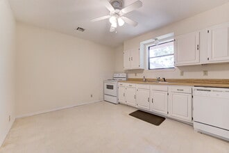 602 S Flood Ave in Norman, OK - Building Photo - Building Photo