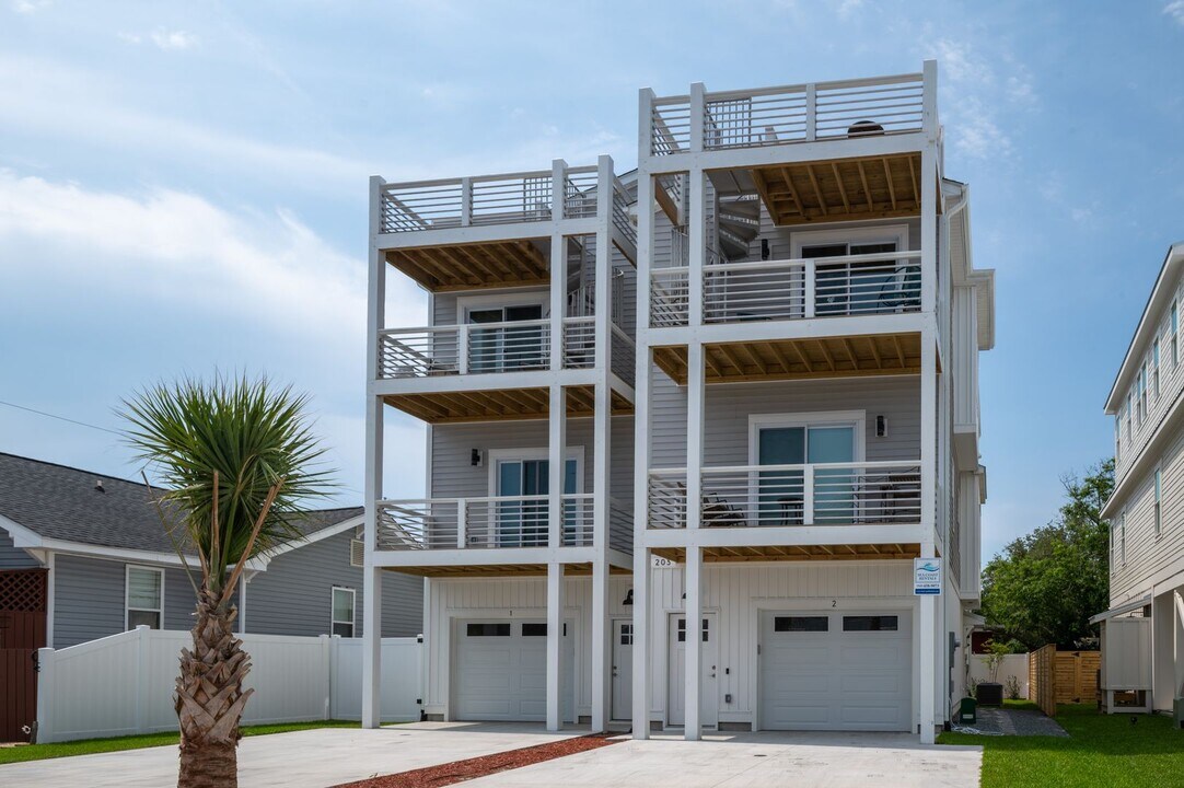 203 Texas Ave in Carolina Beach, NC - Building Photo