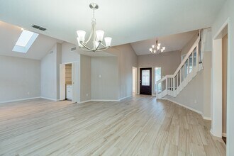 11530 Ella Lee Dr in Houston, TX - Building Photo - Building Photo