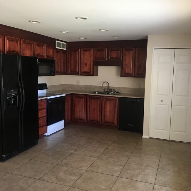 3747 E Winchcomb Dr in Phoenix, AZ - Building Photo - Building Photo