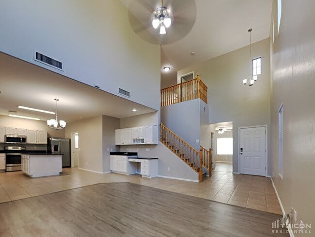 17244 W Maui Ln in Surprise, AZ - Foto de edificio - Building Photo