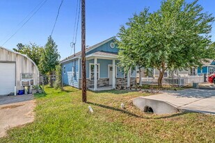 16961 W Hammon in Montgomery, TX - Building Photo