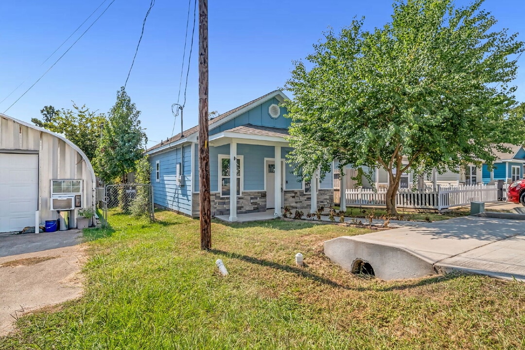 16961 W Hammon in Montgomery, TX - Building Photo