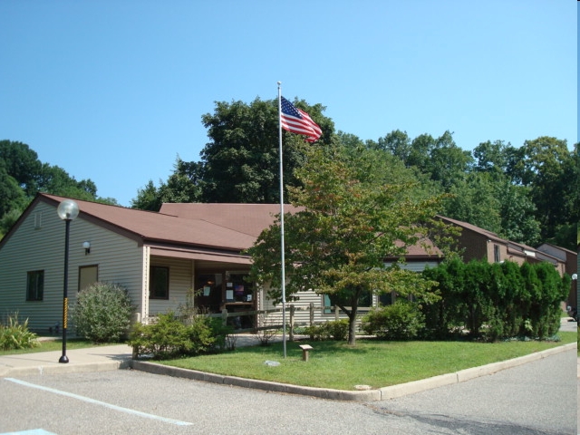 Hampton Manor Apartments in Hampton, NJ - Building Photo - Building Photo