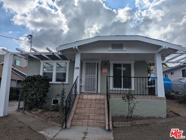 property at 1406 Mohawk St
