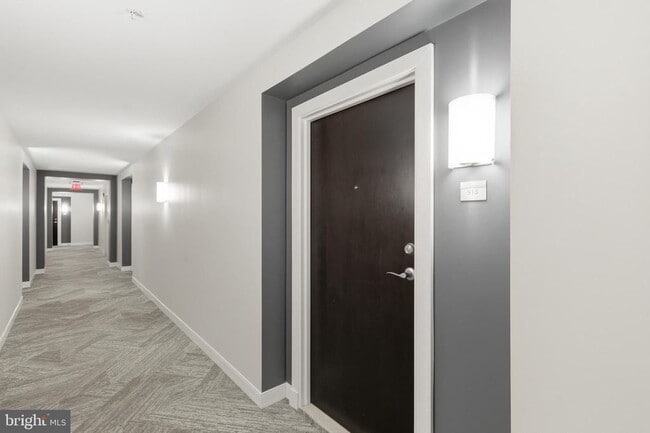 property at 851 N Glebe Rd