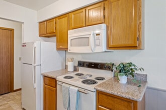Brookmeadow Apartments in Grandville, MI - Building Photo - Building Photo