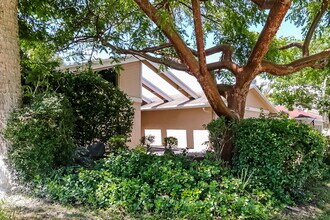 6398 Amberwoods Dr in Boca Raton, FL - Building Photo - Building Photo