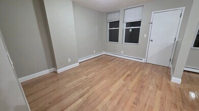 66 Shawmut St, Unit Shawmut in Chelsea, MA - Building Photo - Building Photo