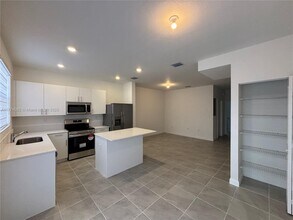 2852 SE 26th Ter in Homestead, FL - Building Photo - Building Photo
