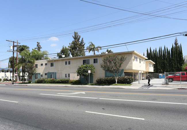 Donna East in Reseda, CA - Building Photo - Building Photo