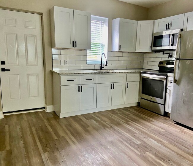 2306 N Myrtlewood St in Philadelphia, PA - Building Photo - Building Photo