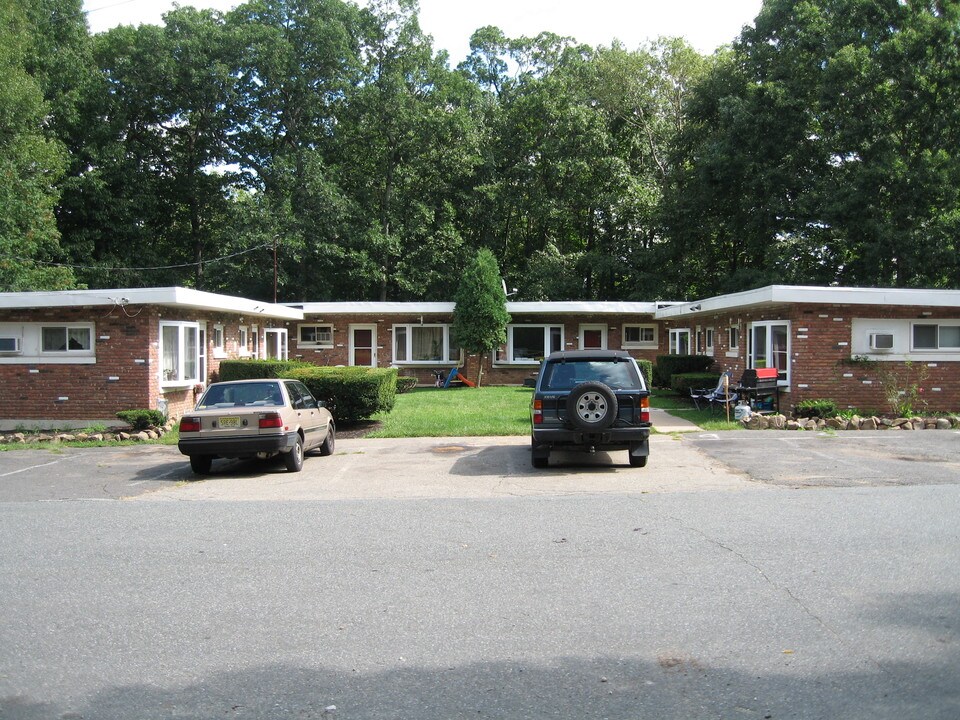 Brady Park Apartments in Lake Hopatcong, NJ - Foto de edificio