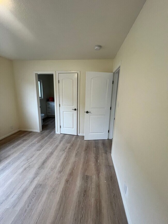 213-223 Wolff St in Oxnard, CA - Foto de edificio - Building Photo