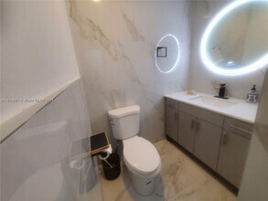 8350 Dundee Terrace in Miami Lakes, FL - Building Photo - Building Photo