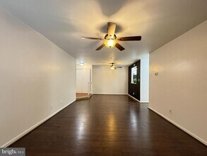 5916 Cove Landing Rd in Burke, VA - Building Photo - Building Photo