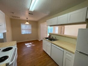 10003 Parliament House Rd in Austin, TX - Building Photo - Building Photo