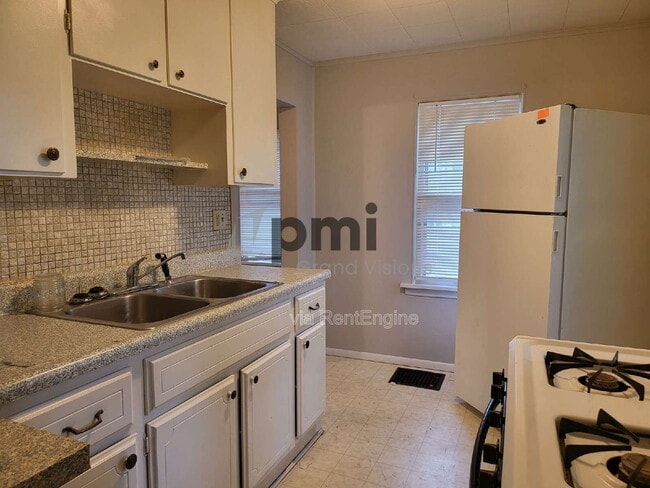 1553 N Walnut Grove Ave in Decatur, IL - Building Photo - Building Photo