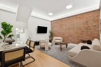 125 E 83rd St in New York, NY - Building Photo - Building Photo