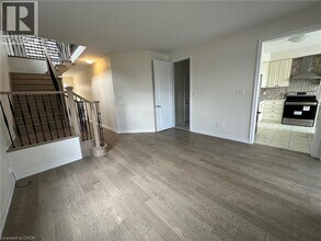 3 Bee Cres in Brantford, ON - Building Photo - Building Photo
