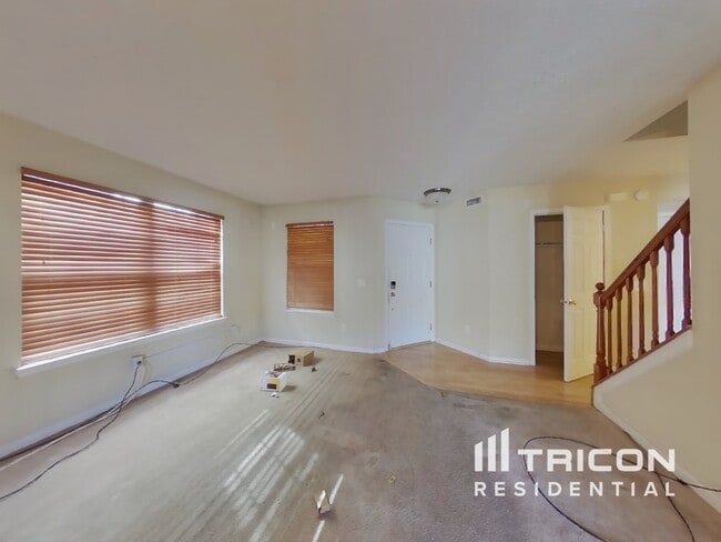 8146 Birchfield Dr in Indianapolis, IN - Foto de edificio - Building Photo