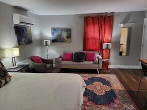 815 Clay St, Unit Apt A in Raleigh, NC - Foto de edificio - Building Photo