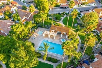 1651 S Juniper St in Escondido, CA - Foto de edificio - Building Photo