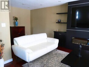 2201 Stir Crescent in Mississauga, ON - Building Photo - Building Photo