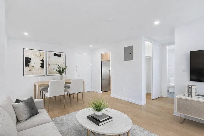 227 E 59th St, Unit 1C in New York, NY - Building Photo - Building Photo