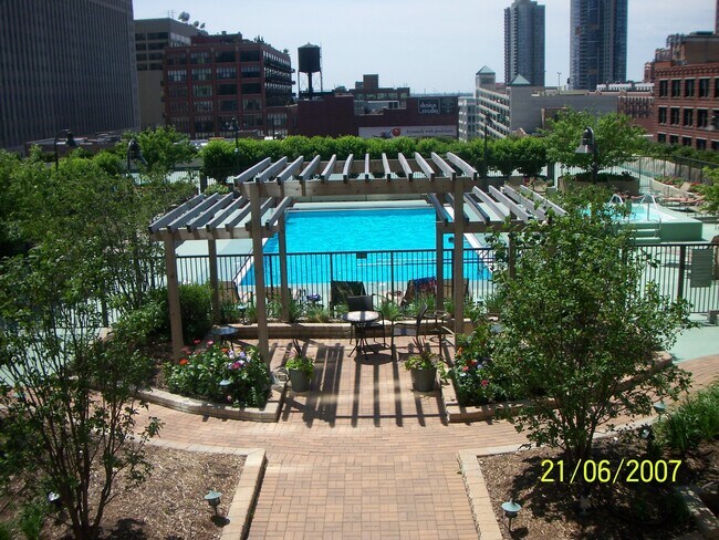 400 N La Salle Dr, Unit 909 in Chicago, IL - Building Photo - Building Photo