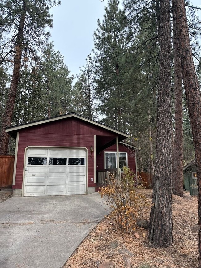 property at 1924 SW Forest Ridge Ave