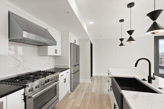 701 N Henry St, Unit 418 in Alexandria, VA - Building Photo - Building Photo