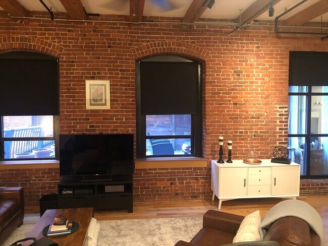 201 Wormwood St in Boston, MA - Building Photo - Building Photo