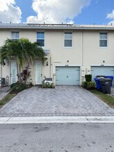 5182 Eucalyptus Dr in Hollywood, FL - Building Photo - Building Photo