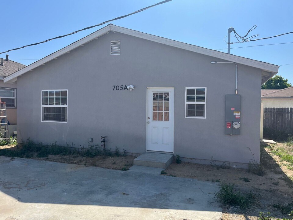 705 E Boone St in Santa Maria, CA - Building Photo