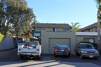 1156 S Vine St in Fallbrook, CA - Building Photo - Building Photo