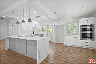 2817 Stevens St in Montrose, CA - Building Photo - Building Photo