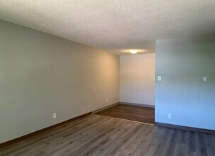 9108-9127 127 Ave NW in Edmonton, AB - Building Photo - Building Photo