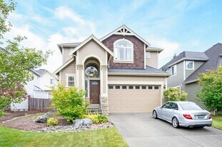 15513 84th Ave E in Puyallup, WA - Building Photo
