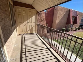 5295 Indian River Dr in Las Vegas, NV - Building Photo - Building Photo