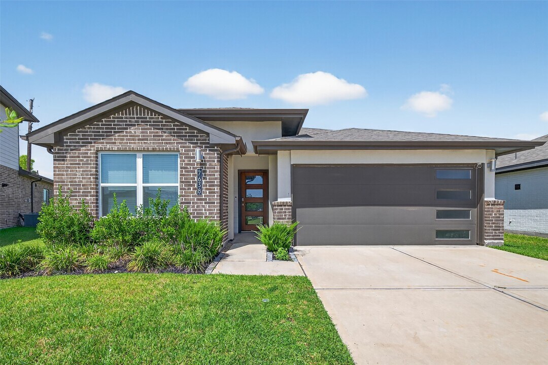 7638 Rainham Valley Ln in Richmond, TX - Building Photo