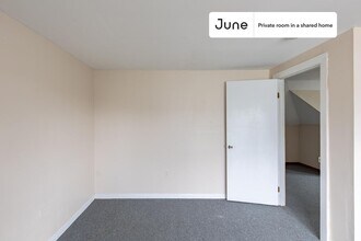 Private bedroom in 5 bed/2 bath Home in Boston, MA - Building Photo - Building Photo